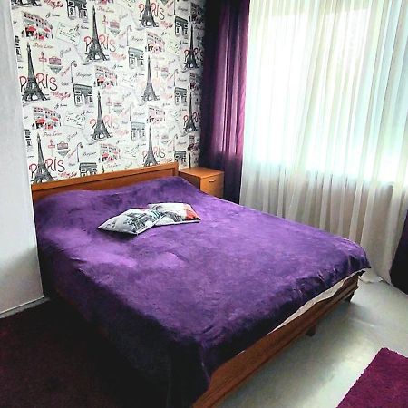 Apartment On Vadim Hetman Street 38 - Industrial Bridge Kiev Bagian luar foto