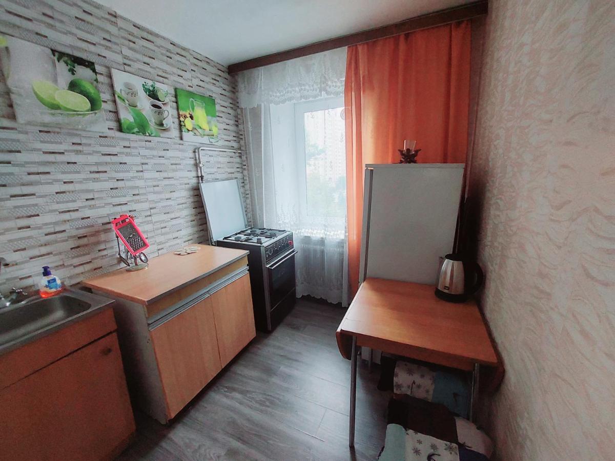 Apartment On Vadim Hetman Street 38 - Industrial Bridge Kiev Bagian luar foto